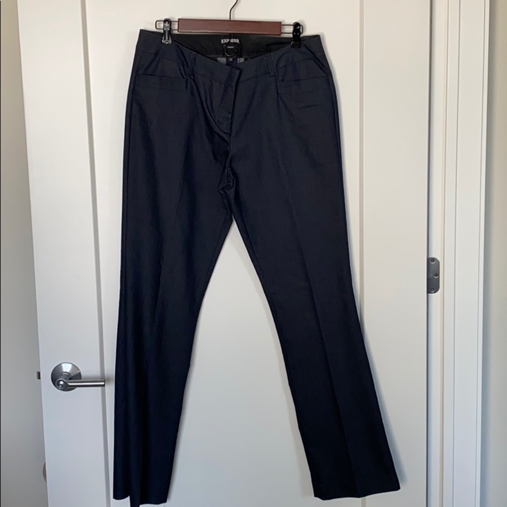 Express Columnist. Size 10R.
